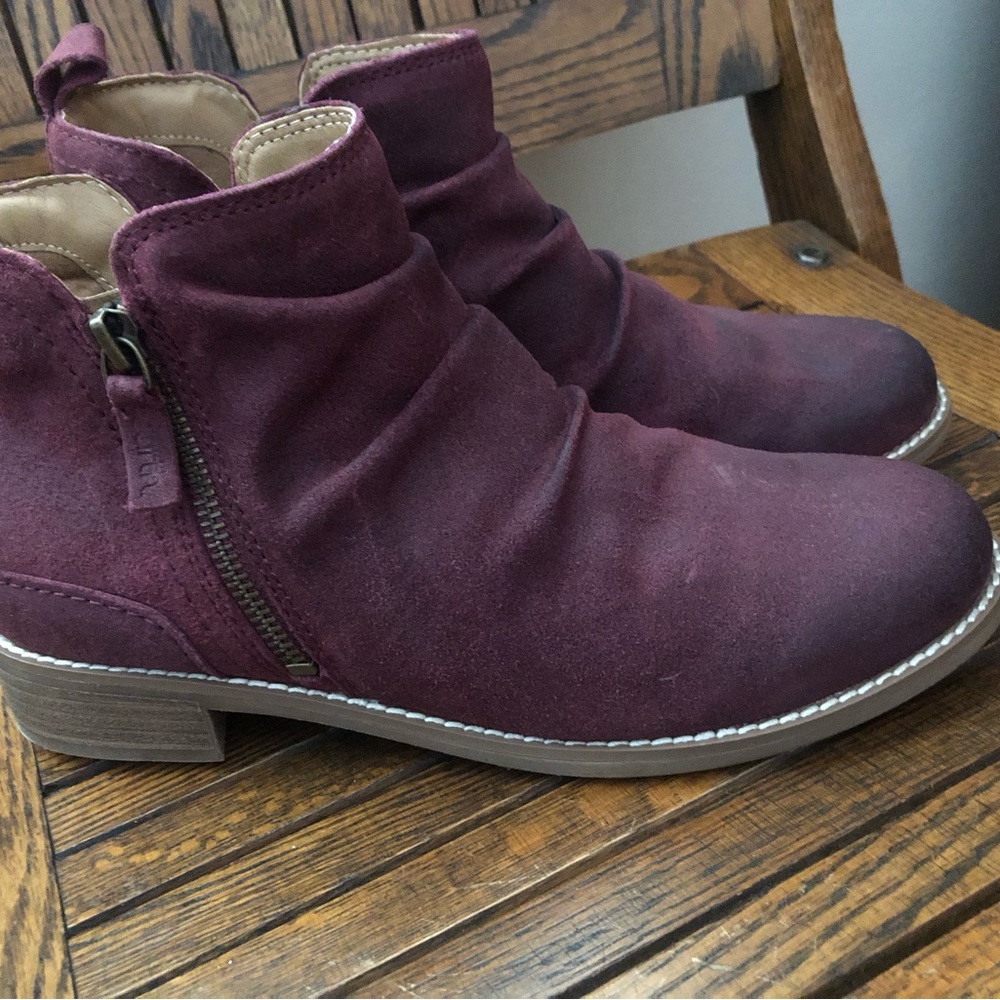 Earth shoes Nadya round toe casual booties size 8